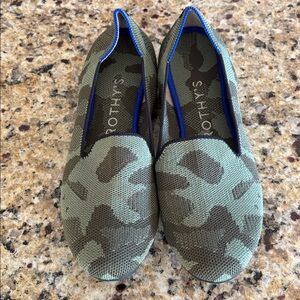 Rothys The Loafer Olive Camo Round Toe Slip On Flat Shoes size 7